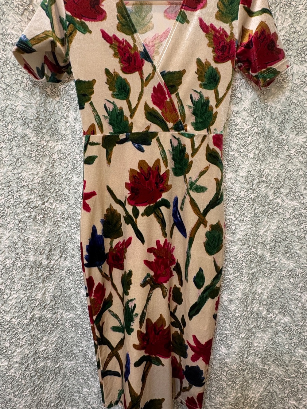 Zara - size XS Floral Wrap-Style Midi Dress in Beige and Red